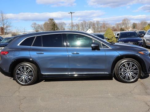 Used 2023 Mercedes-Benz EQS 580 4MATIC SUV w/ Pinnacle Trim Package image 4