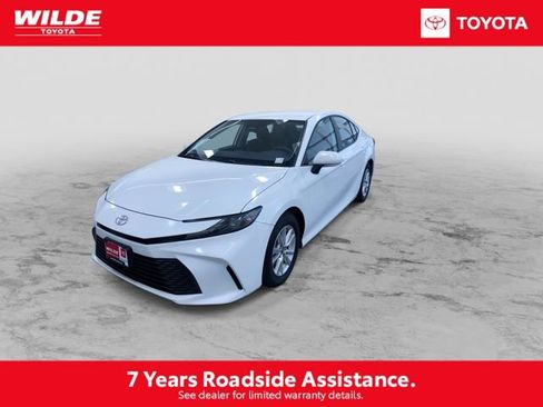 Used 2025 Toyota Camry LE image 5