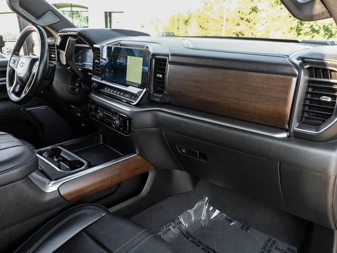 Used 2024 Chevrolet Silverado 3500 High Country w/ High Country Premium Package image 10