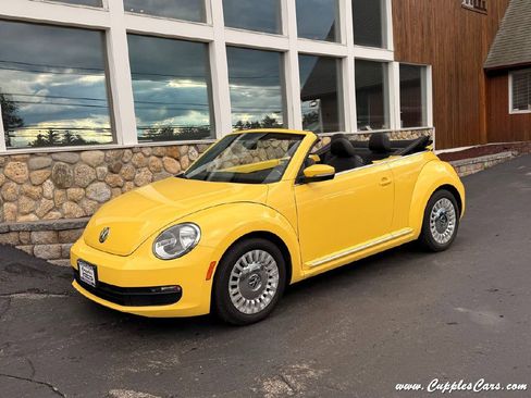 Used 2015 Volkswagen Beetle 1.8T FWD image 1