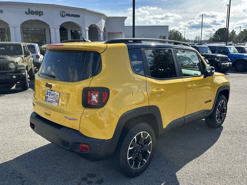 Used 2023 Jeep Renegade Trailhawk image 7