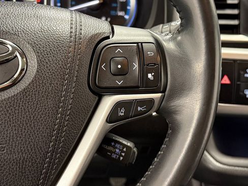 Used 2017 Toyota Highlander SE AWD/4WD image 18