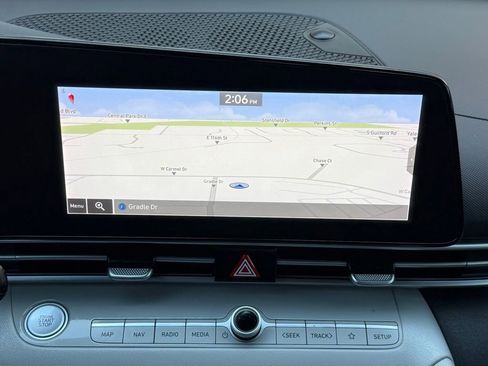 Used 2021 Hyundai Elantra Limited image 40