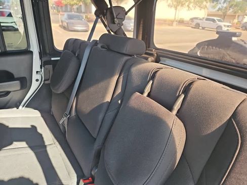Used 2023 Jeep Wrangler Unlimited AWD/4WD image 12