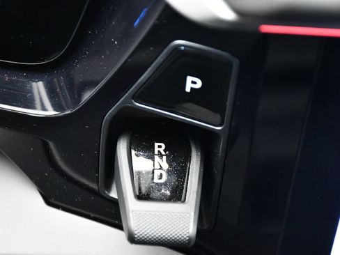 Certified 2025 Porsche Macan 4S Electric AWD/4WD image 31