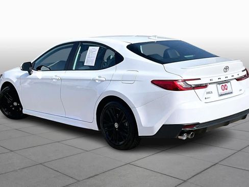 Used 2025 Toyota Camry SE image 12