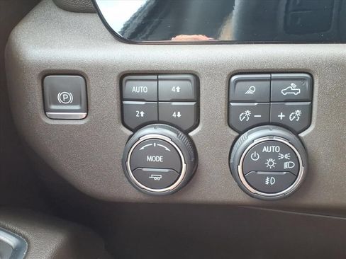 Used 2024 Chevrolet Silverado 2500 LT w/ Texas Edition AWD/4WD image 20