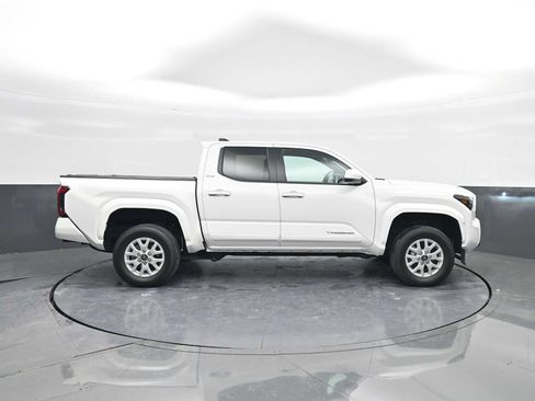 Used 2024 Toyota Tacoma SR5 image 9