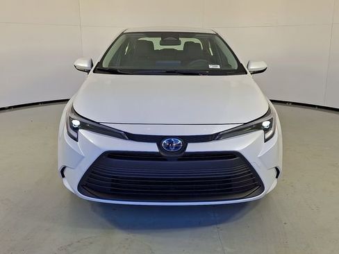 Used 2024 Toyota Corolla LE image 2