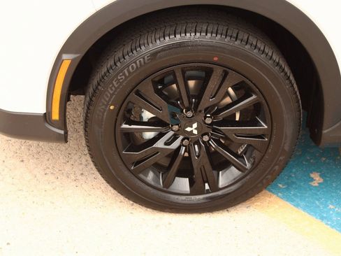 New 2025 Mitsubishi Eclipse Cross SEL image 2