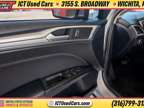 Used 2019 Ford Fusion SE FWD image 15