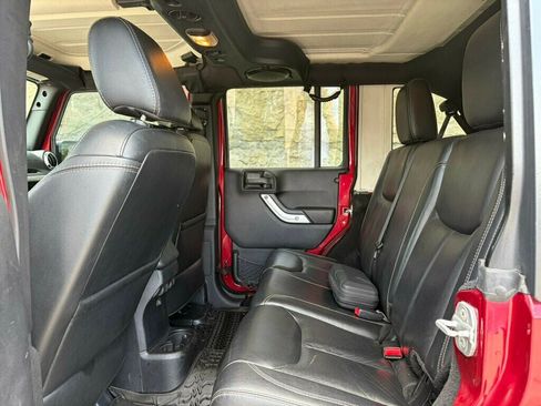Used 2013 Jeep Wrangler Unlimited Sahara w/ Dual Top Group AWD/4WD image 36