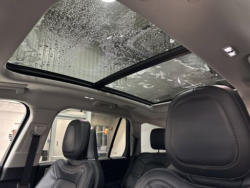 Used 2025 Lincoln Aviator Reserve w/ Equipment Group 201A image 27