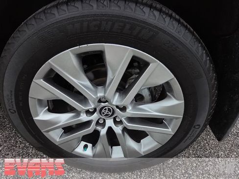 Used 2023 Toyota RAV4 XLE Premium AWD/4WD image 25