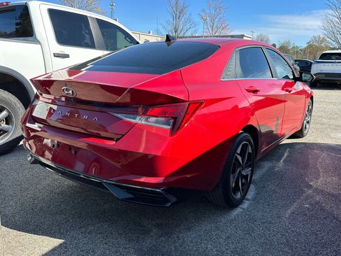 Used 2021 Hyundai Elantra SEL w/ Convenience + Premium Package image 4