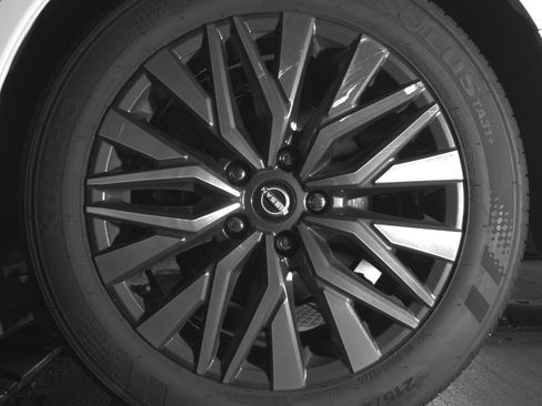 Used 2025 Nissan Altima 2.5 SV FWD image 14