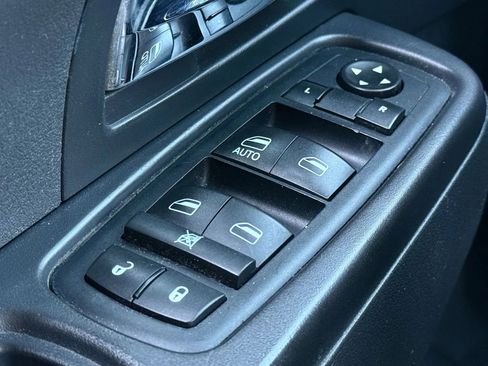 Used 2011 Jeep Liberty Sport image 23