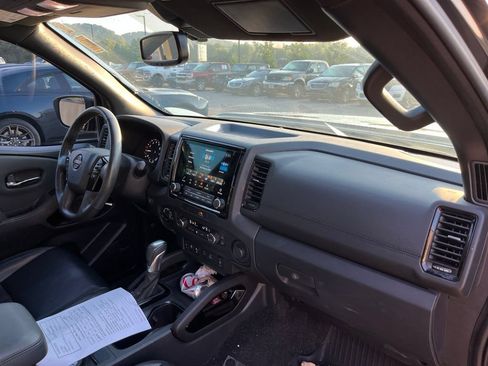 Used 2022 Nissan Frontier PRO-4X w/ Pro-4X Premium Package AWD/4WD image 11