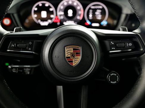 Certified 2025 Porsche Cayenne image 35