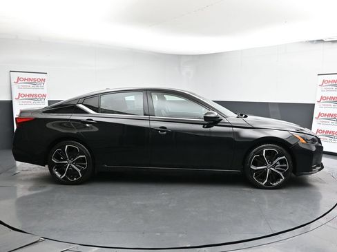 Used 2023 Nissan Altima 2.5 SR image 9