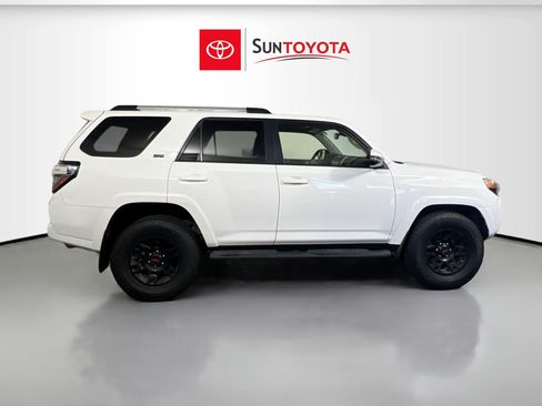 Used 2020 Toyota 4Runner SR5 Premium RWD image 2