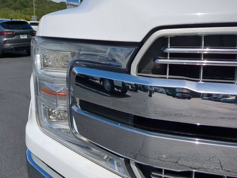 Used 2018 Ford F150 Lariat w/ Equipment Group 502A Luxury AWD/4WD image 9