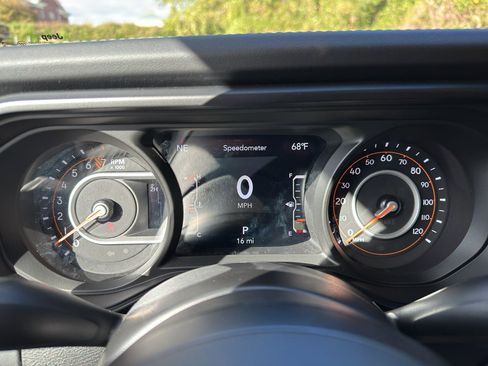 New 2025 Jeep Gladiator Rubicon w/ Convenience Group image 14