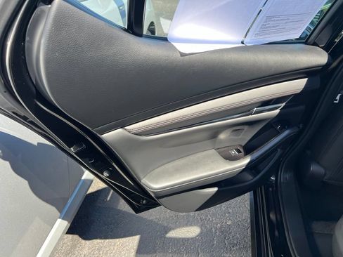 Used 2025 MAZDA MAZDA3 2.5 S Hatchback w/ Premium Pkg FWD image 14