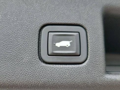 Used 2018 Chevrolet Equinox LT FWD image 32