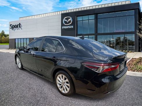 Used 2022 Toyota Camry LE FWD image 5