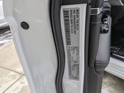 Used 2023 Jeep Grand Cherokee Overland image 40