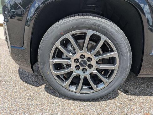 Used 2023 GMC Acadia Denali w/ Black Diamond Edition FWD image 12