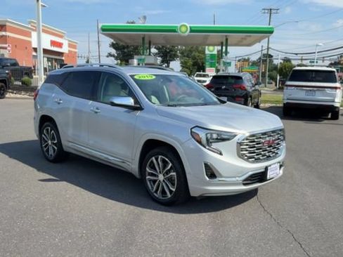 Used 2019 GMC Terrain Denali w/ Comfort Package AWD/4WD image 2