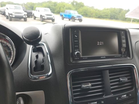 Used 2019 Dodge Grand Caravan GT FWD image 14
