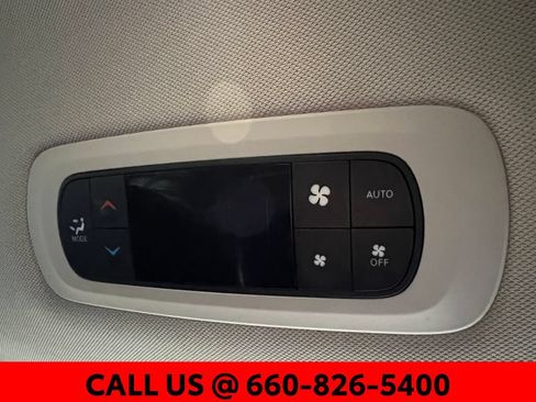 Used 2022 Chrysler Pacifica Touring-L FWD image 33