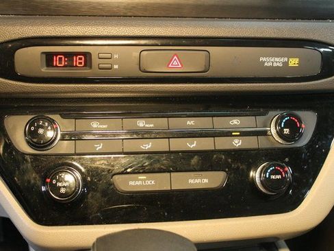 Used 2018 Kia Sedona L image 24