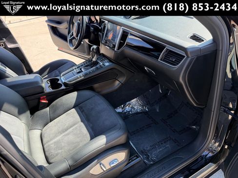 Used 2017 Porsche Macan AWD/4WD image 36