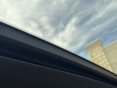 Used 2024 BMW X6 xDrive40i w/ Premium Package image 11