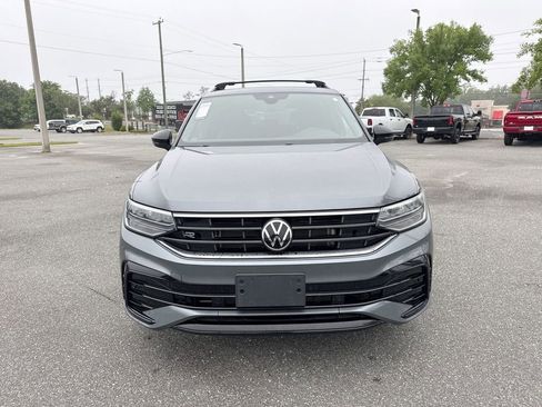 Used 2023 Volkswagen Tiguan SE R-Line FWD image 9