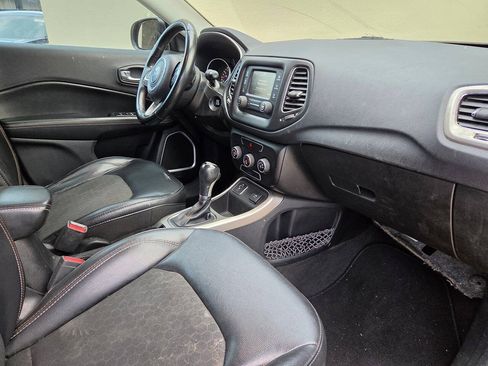 Used 2018 Jeep Compass Latitude FWD image 9