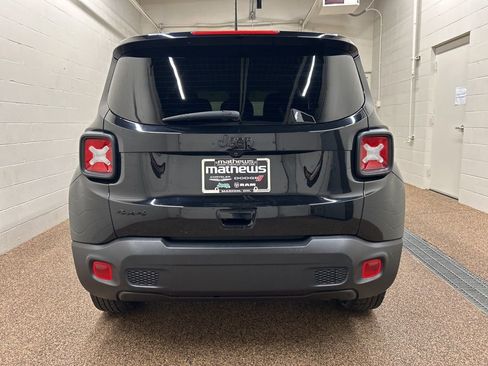Used 2023 Jeep Renegade Latitude image 3