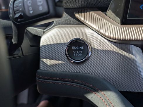 Used 2025 Ford Explorer Active RWD image 37