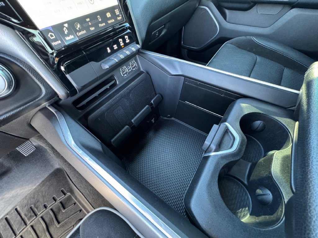 Used 2022 RAM 1500 Laramie AWD/4WD image 29