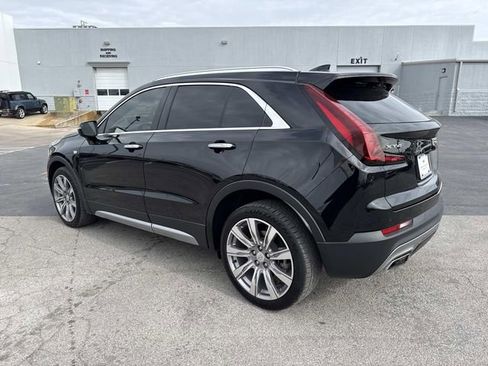 Used 2021 Cadillac XT4 Premium Luxury image 2