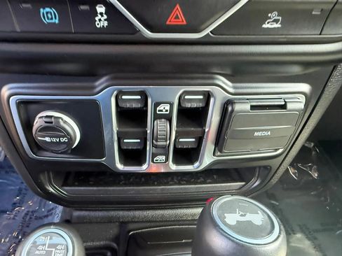 Used 2023 Jeep Wrangler Unlimited Sahara w/ Cold Weather Group AWD/4WD image 29