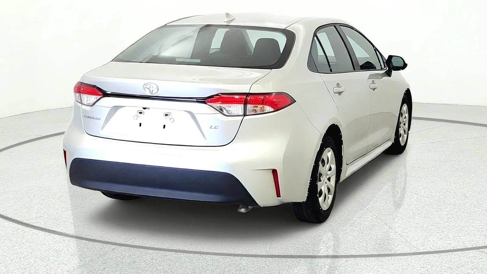 Used 2025 Toyota Corolla LE FWD image 8