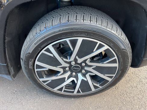 Used 2025 Jeep Wagoneer S Limited image 11