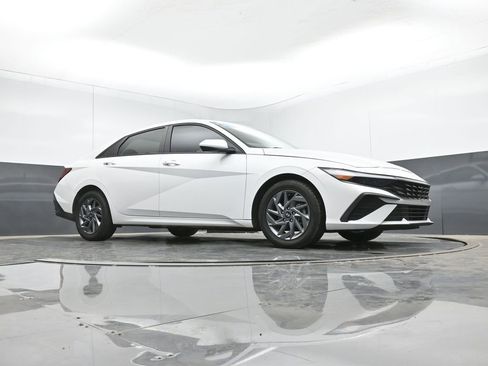 Used 2024 Hyundai Elantra SEL image 46