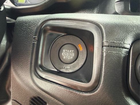 Used 2024 Jeep Wrangler Unlimited Sahara AWD/4WD image 30