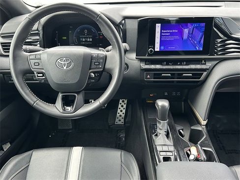 Used 2025 Toyota Camry SE image 11